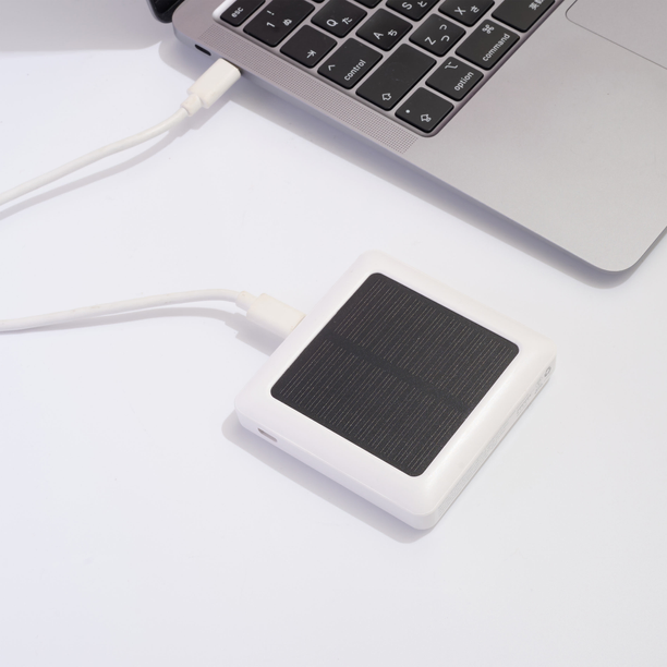 【短納期】ソーラー1面パネル付き 5000mAh モバイルバッテリー画像