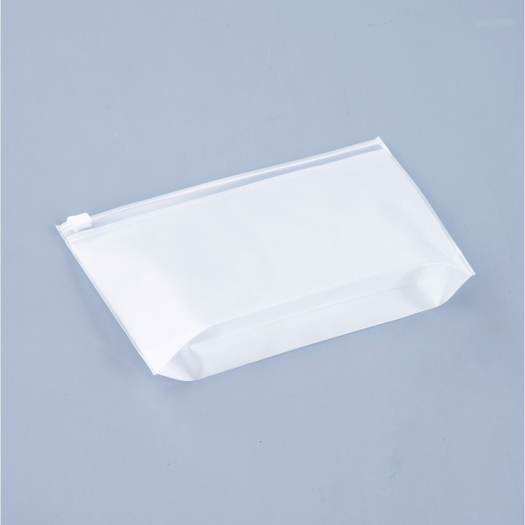 ホワイト エンボス加工ポーチ 24*18*5cm 0d5e569d-77c8-466e-ace7-